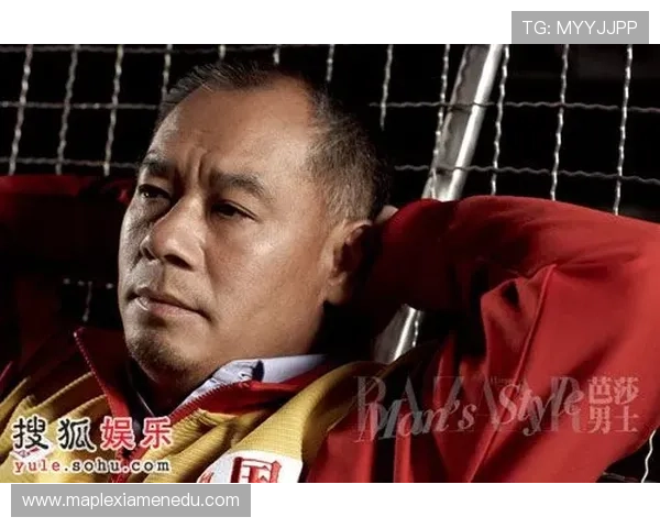 足球明星亲笔书写的传奇人生与赛场背后的故事分享