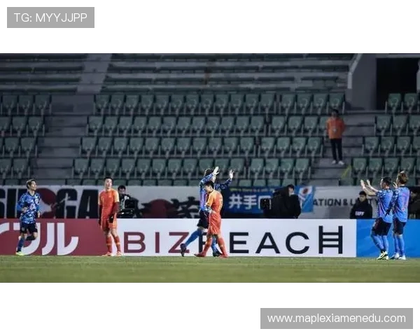 足球明星化身路人惊喜现身街头引发围观视频曝光趣味十足 足球明星化身路人惊喜现身街头引发围观视频曝光趣味十足